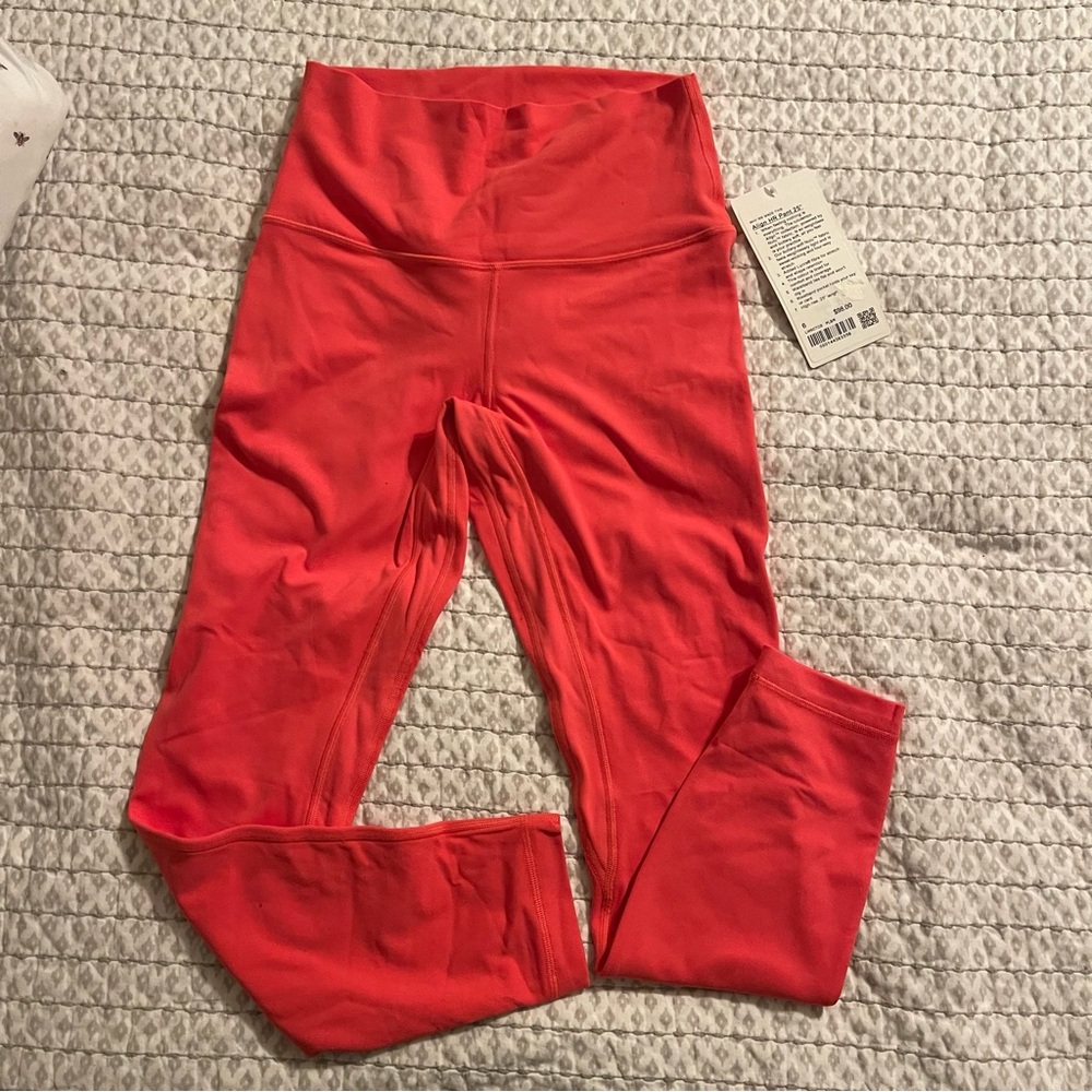 NWT Lululemon yoga pants size 6